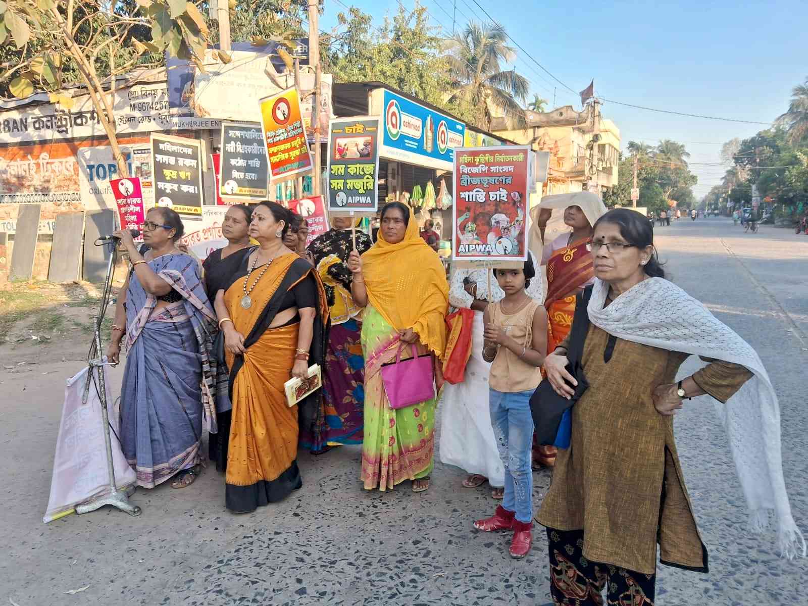 ধুবুলিয়ায় পথসভা