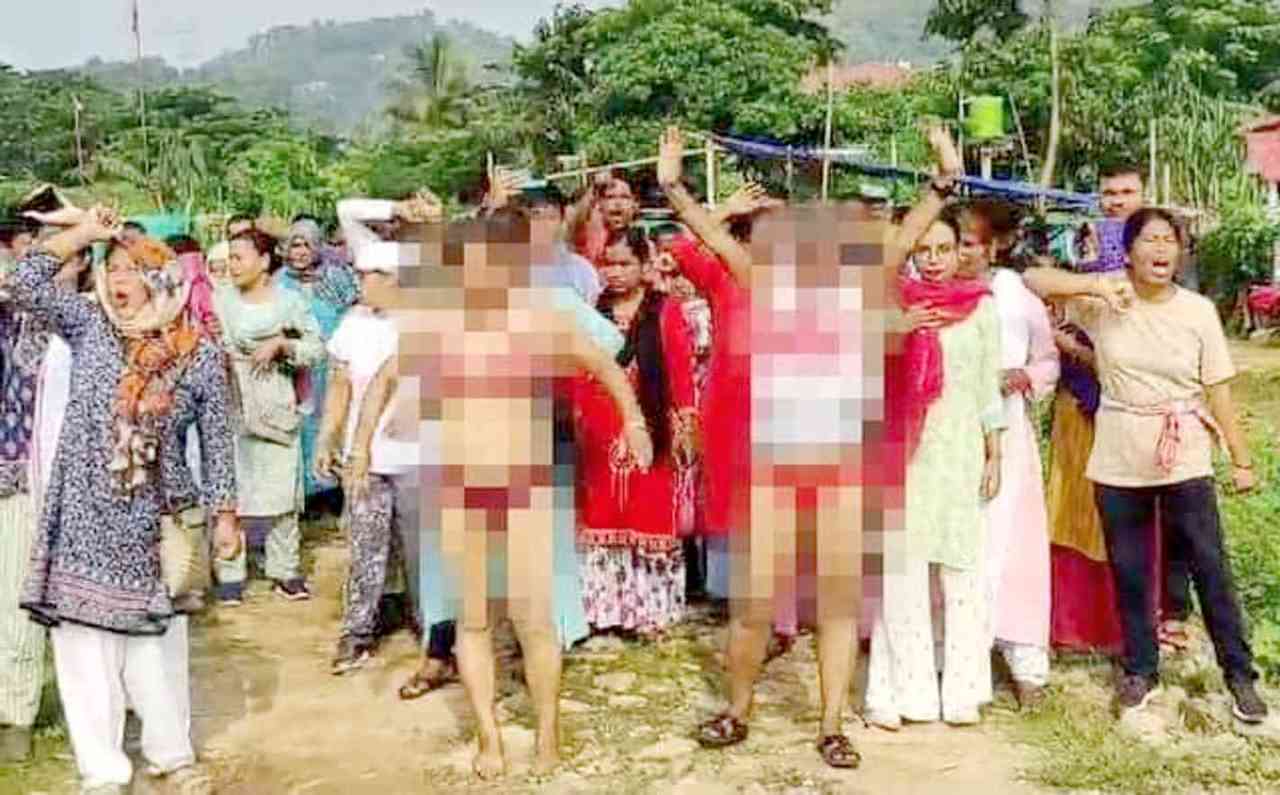 আসামের সিলসাকোতে আদিবাসী মহিলাদের প্রতিবাদ