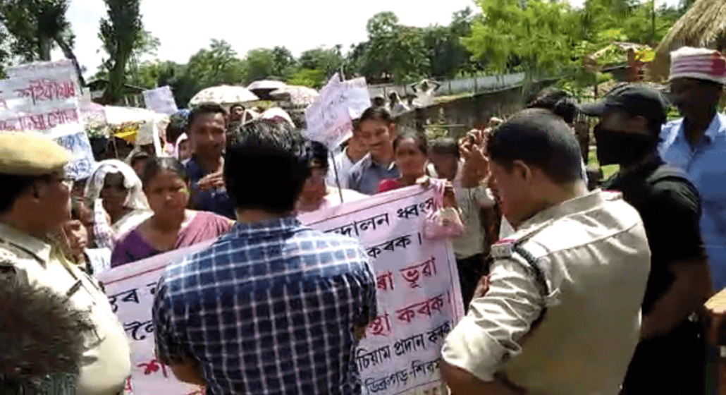 অসমে উচ্ছেদের বিরুদ্ধে প্রতিবাদ ও যথার্থ ক্ষতিপূরণের দাবিতে সোচ্চার