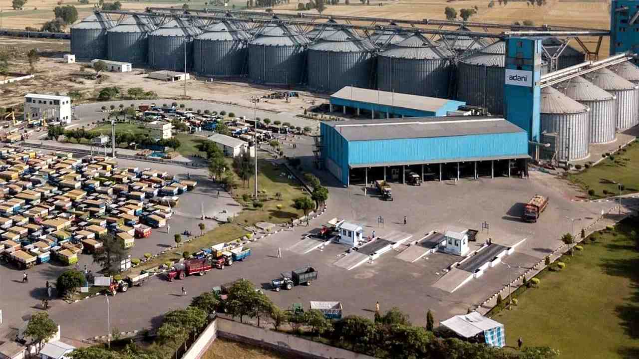 अब देश की खाद्य सुरक्षा भी अडानी के हवाले